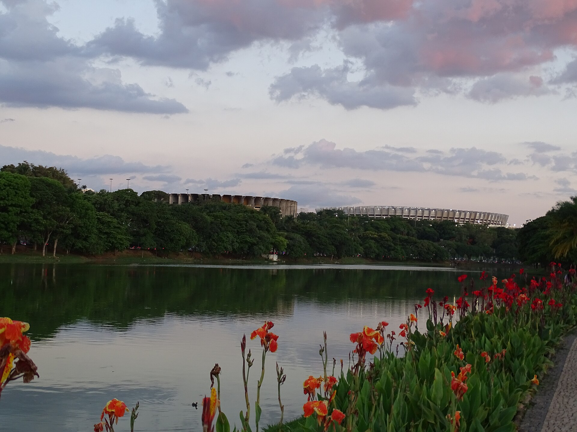 Região da Pampulha em Belo Horizonte ao entardecer